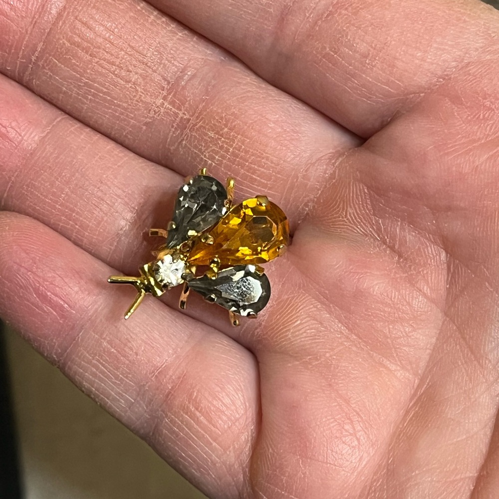 Small Winged Insect Brooch - Picture 6 of 10